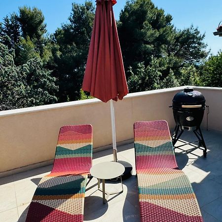 Just Renovated Stylish 2 Bedrooms Apartment Only A Few Steps From The Beach! Новиград Екстериор снимка