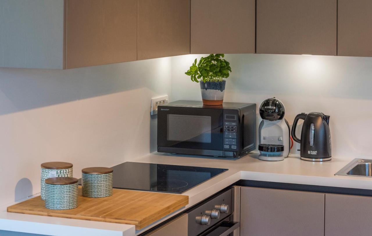 Just Renovated Stylish 2 Bedrooms Apartment Only A Few Steps From The Beach! Новиград Екстериор снимка