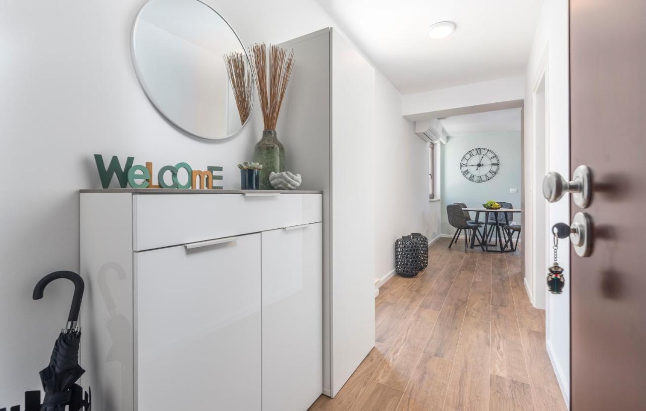 Just Renovated Stylish 2 Bedrooms Apartment Only A Few Steps From The Beach! Новиград Екстериор снимка